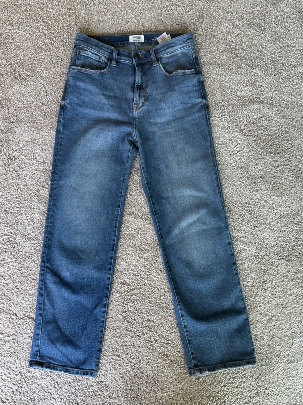 Classic Mid-Rise Straight Leg Blue Jeans . Size 8/29. Length 98 cm.